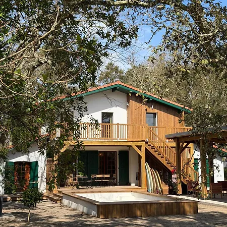 Brume Surf House فندق مبيت وإفطار