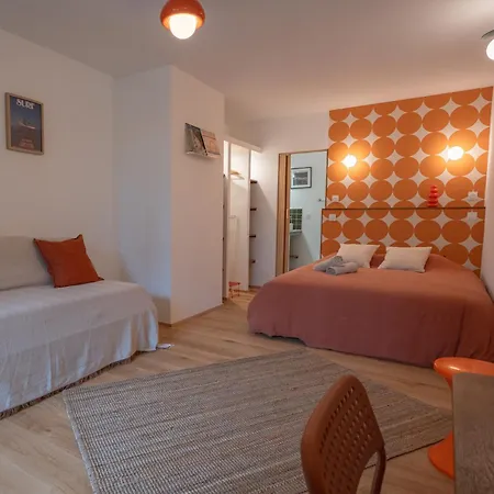 فندق مبيت وإفطار Brume Surf House 3*
