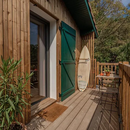 Brume Surf House فندق مبيت وإفطار 3*