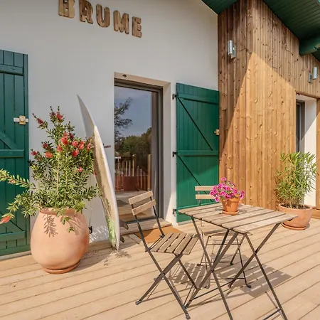 فندق مبيت وإفطار Brume Surf House 3*