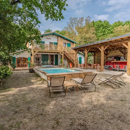 Brume Surf House ميسانج
