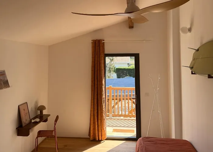 Bed and breakfast Brume Surf House 3*